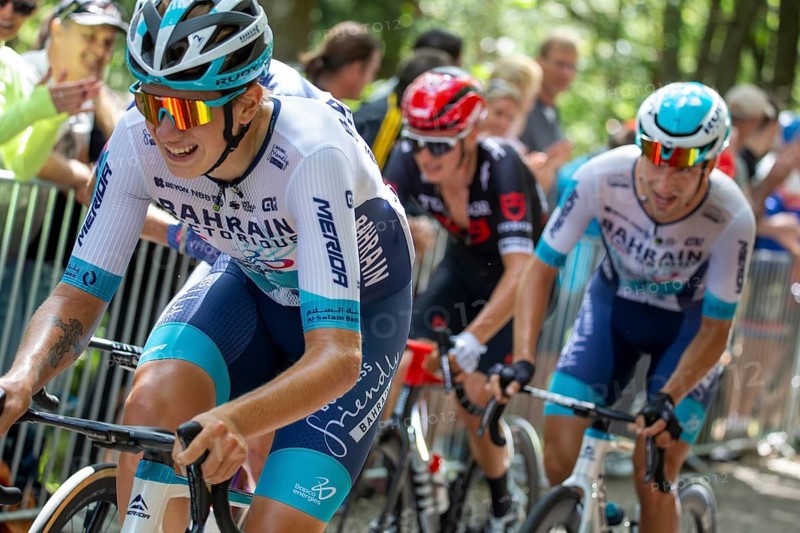 Lidl Deutschland Tour 2024 (cycling), 4th stage and last stage From Annweiler am Trifels to Saarbrücken (182, 7 KM) . Image: Arrival at the Kalmit, the highest mountain in the Palatinate Forest