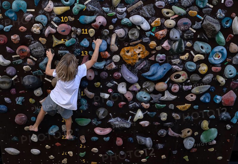Boy, 7 years, blond, climbing on climbing wall, bouldering, bouldering wall, Stuttgart, Baden-Württemberg, Germany