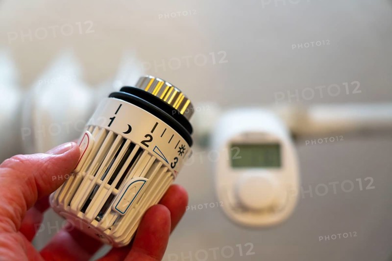 Smart Home application, control of heating, room temperature via Bluetooth, mobile phone, smartphone, mechanical thermostat