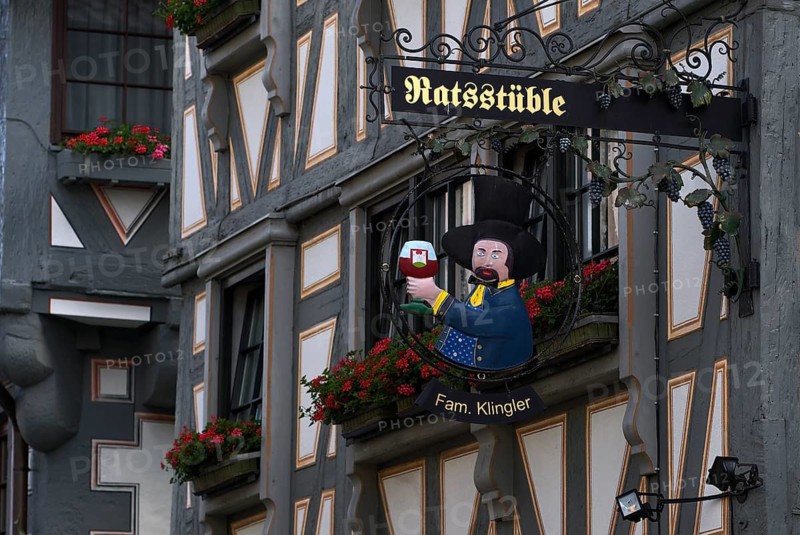 Nasenschild Ratsstübel, inn, restaurant, half-timbered house, Old Town, Besigheim an der Enz, Baden-Württemberg, Germany
