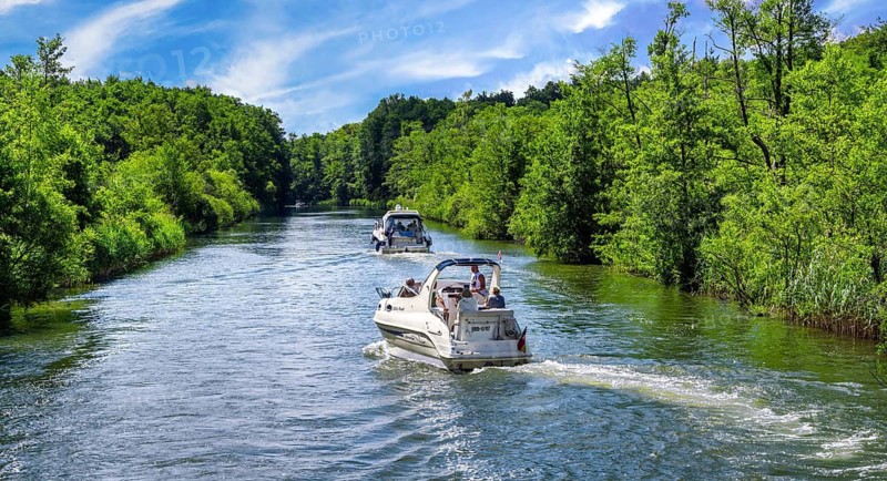 Motorboats and other watercraft on the lakes around Rheinsberg, Großer Rheinsberger See, Tietzowsee, Große Prebelowsee, Mehlitzsee, the Repenter Canal and Schlabowsee, Brandenburg, Germany