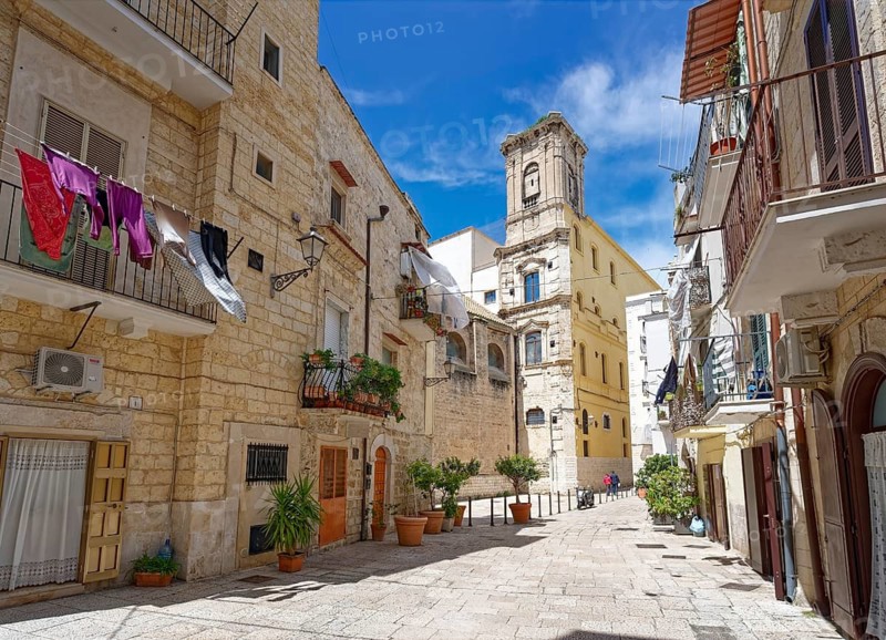 Strada da Tresca in Bari Veccia, the old town of the southern Italian city of Bari. Bari, Apulia, Italy