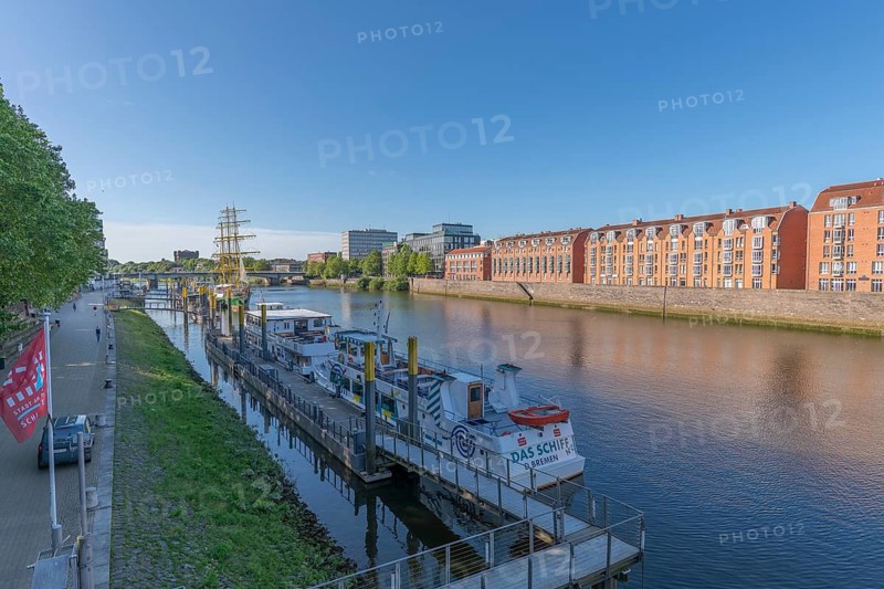 Residential district and culture, Weser island seen from the battle, Weser promenade, Hanseatic city of Bremen, city-state, teerhof, Weser, old town, peninsula, island, architecture, culture, history, waterfront, Weser panorama, urban development, river landscape, historic development, modern living, monument preservation, Hanseatic League, cityscape, tourism, view, waterfront, city center, sightseeing boats, pier, Bremen center, blue sky, sunshine, free time, Germany