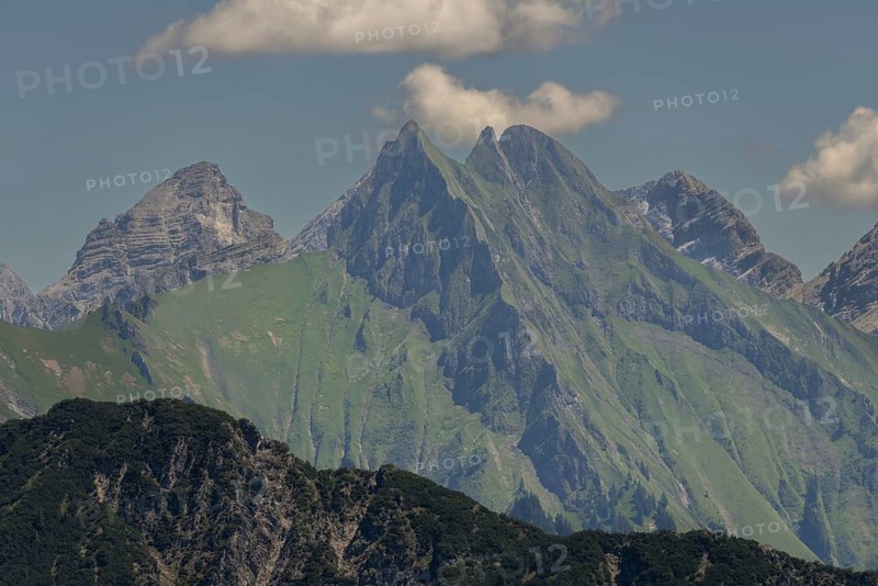 Summer in the Alps, mountain panorama from Fellhorn 2037 m, of the green grassy Höfats, 2259 m, Hochvogel in the back left, 2592 m, and on the right Kleiner Wilder, 2306 m, Allgäu Alps, Bavaria, Germany
