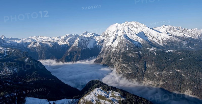 View of sea of clouds and snow-covered mountains, mountain panorama with Watzmann, from the Jenner, Berchtesgaden National Park, Berchtesgaden Alps, Schönau am Königssee, Berchtesgadener Land, Bavaria, Germany