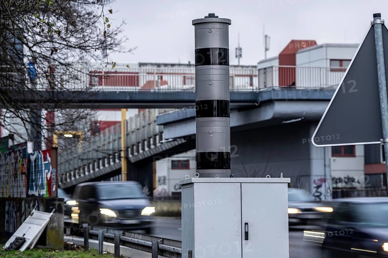 New speed camera on the A40 motorway, in the direction of Dortmund, at the Essen-Zentrum exit, where a speed limit of 60 km/h applies during the day to prevent high levels of nitrogen pollution for local residents, as specified in the Clean Air Plan, Essen, North Rhine-Westphalia, Germany
