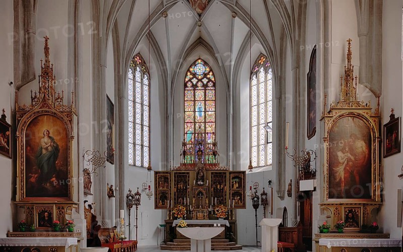 Interior view of choir and chancel, Parish Church of St. Andrew, Parrocchia, S. Andrea, Klausen, Chiusa, Eisacktal, Province of Bolzano, South Tyrol, Italy