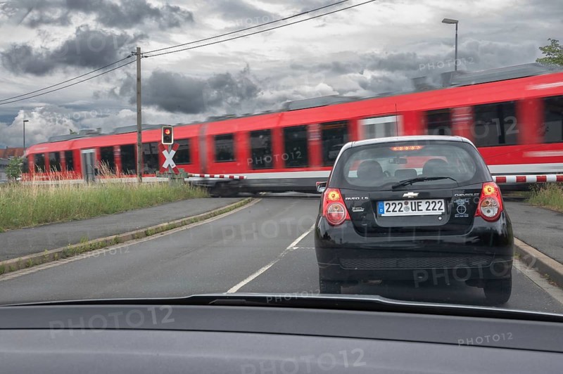 Gräfenbergbahn, suburban railway crosses a restricted level crossing, Eckental, Middle Franconia, Bavaria, Germany