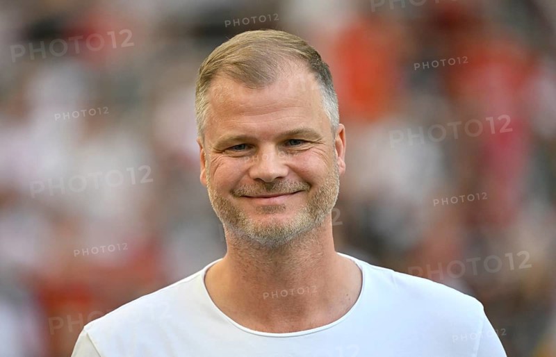 Chief Sports Officer Fabian Wohlgemuth VfB Stuttgart, portrait, smiles, MHPArena, MHP Arena Stuttgart, Baden-Württemberg, Germany