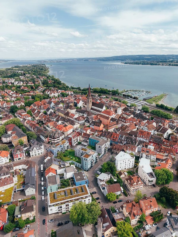 Aerial view of the town of Radolfzell on Lake Constance with Radolfzell Münster, on the left the Mettnau peninsula, district of Konstanz, Baden-Württemberg, Germany