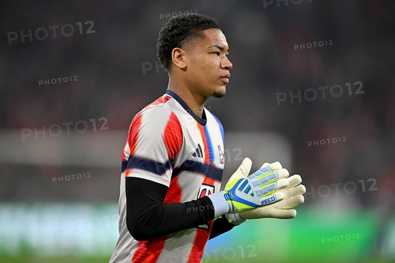 Warm-up Training Goalkeeper Leonard Prescott FC Bayern Munich FCB (37) Soccer UEFA Champions League CL Allianz Arena, Munich, Bavaria, Germany