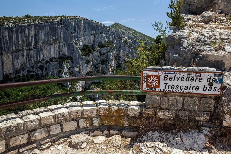 Belvedere de Trescaire bas, with a view of the Verdon Gorge, Grand Canyon du Verdon, Département Alpes-de-Haute-Provence, Provence, France