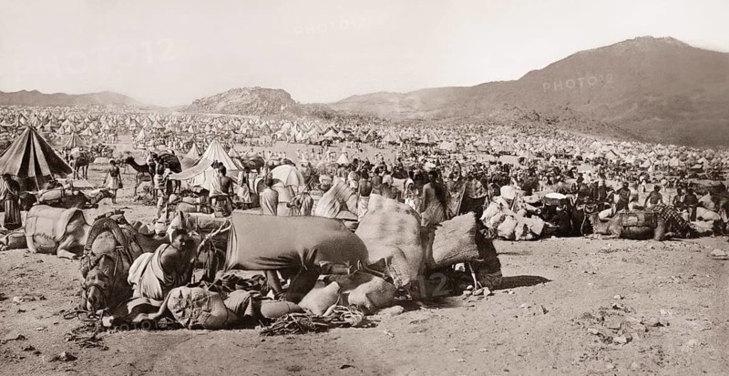 Pilgrims at Mount Arafat, east of Mecca, Saudi Arabia during the Hajj, 19th century