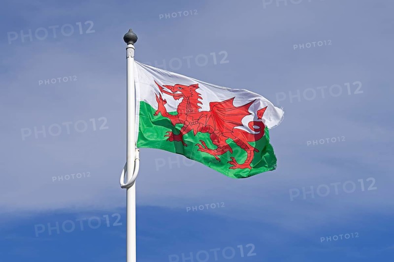 Welsh flag, Mumbles Head, Gower Peninsula, Swansea Bay, Wales, United Kingdom