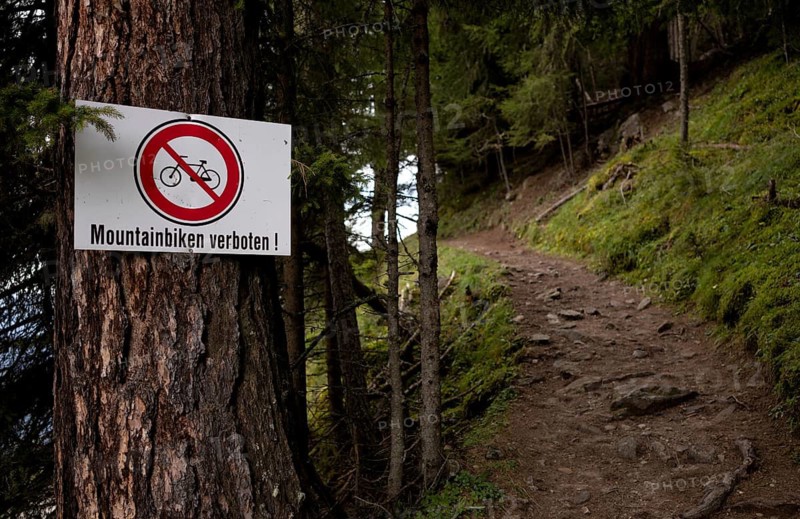 Sign mountain biking forbidden, hiking trail to Autenalm, Elfer, Neustift, Stubai Valley, Tyrol, Austria