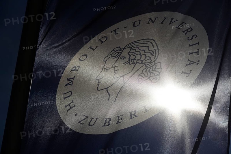 Banner of the Humboldt University of Berlin with the heads of the Humboldt Brothers