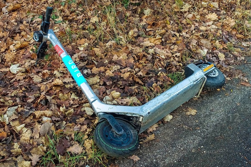 E-scooter, e-scooter fallen over, lying in leaves, rental scooter, electric microvehicle, driver, battered condition, Reutlingen, Baden-Württemberg, Germany