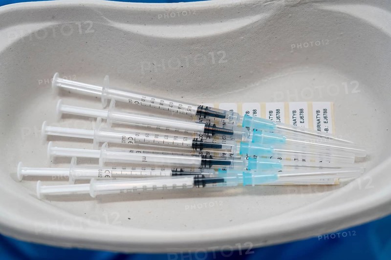 Start in the vaccination centre for corona vaccinations, in a hall of Messe Essen, for people over 80 years of age who do not live in nursing homes, ready-made syringes with Pfizer-Biontech vaccine, vaccination lines for a daily vaccination of up to 2400 people, operated by the Association of Statutory Health Insurance Physicians, Essen, North Rhine-Westphalia, Germany