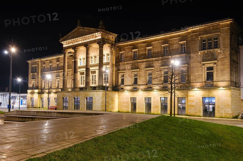 Central station, station building, night shot, Elberfeld, Wuppertal, North Rhine-Westphalia, Germany