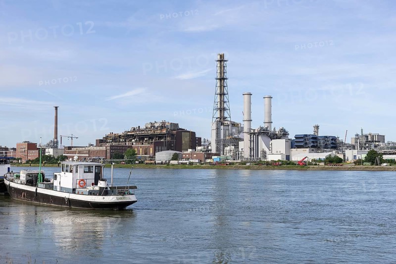 BASF, Lugwigshafen am Rhein, industrial area, ship, Mannheim, Baden-Württemberg, Germany
