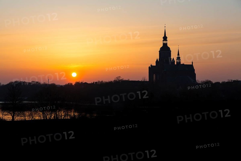 Sunset with St. Mary's Church, Hanseatic City of Stralsund, Mecklenburg-Western Pomerania, Germany