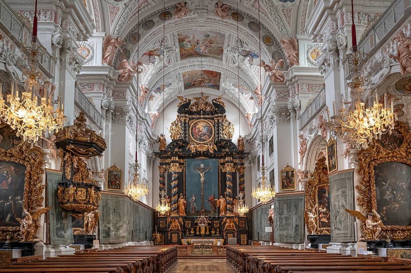Interior of the parish church of the Assumption of Mary, on the left and right are fasting hangings on canvas painted on both sides in 1777 by Kremser Schmidt, the church is Baroque architecture of the 17th century, Garsten, Upper Austria