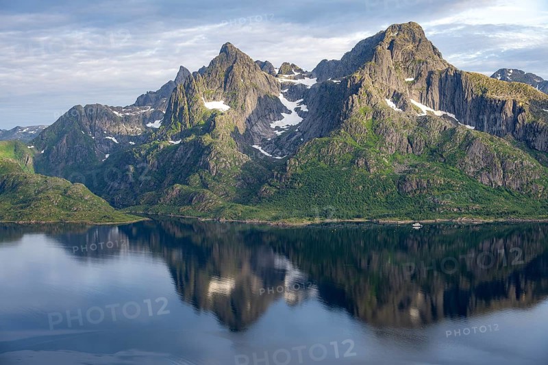 Mountain panorama, view of Raftsund fjord, mountains reflected in the water, view from the summit of Keiservarden or Digermulkollen, Vesterålen, Norway