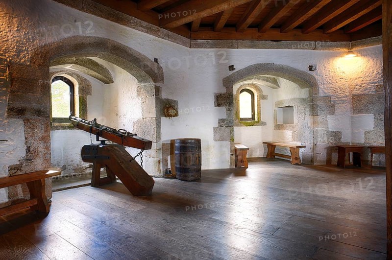 Interior view, cannons in Tudor Gun Tower, Donjon, residential defence tower, defensive tower, St Mawes, Cornwall, England, Great Britain, Great Britain
