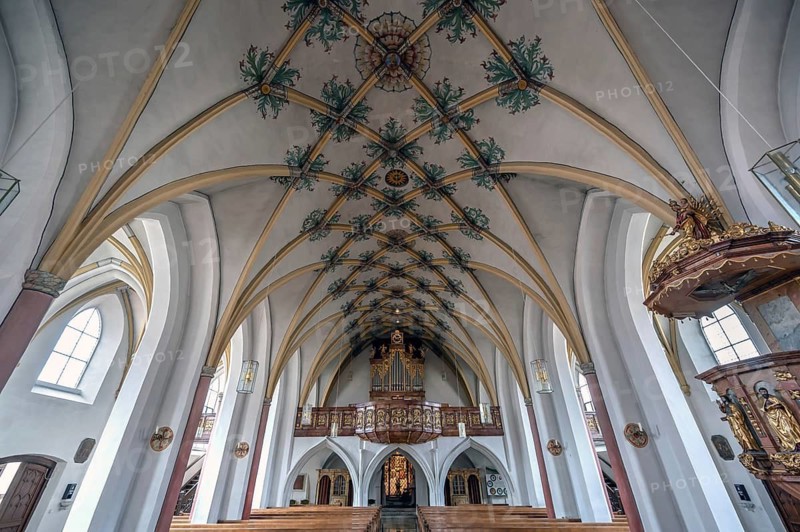 Gothic mesh vault with organ gallery of the Holy Trinity parish church, founded in 1364, Kösslarn, Marktplatz 35, Lower Bavaria, Germany