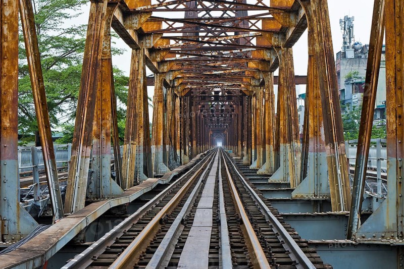 Long Bien railway bridge across the Red River, Hanoi, Ha Noi province, Vietnam