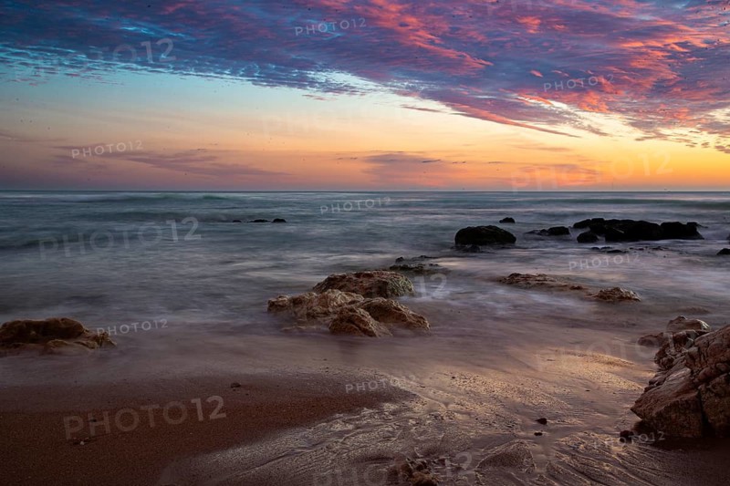Sunset over the sea with rock formations and colorful sky, sunset, Praia do Amado, Carrapateira, Algarve, West Coast, Atlantic Ocean, Portugal