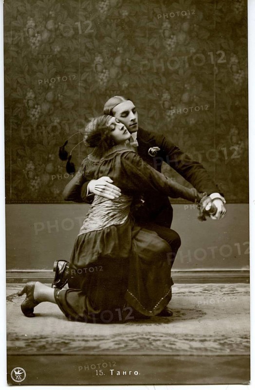 Tango, dance pose, twenties, tango-dancing couple in a heartfelt, kneeling hug on a sepia picture, around 1920