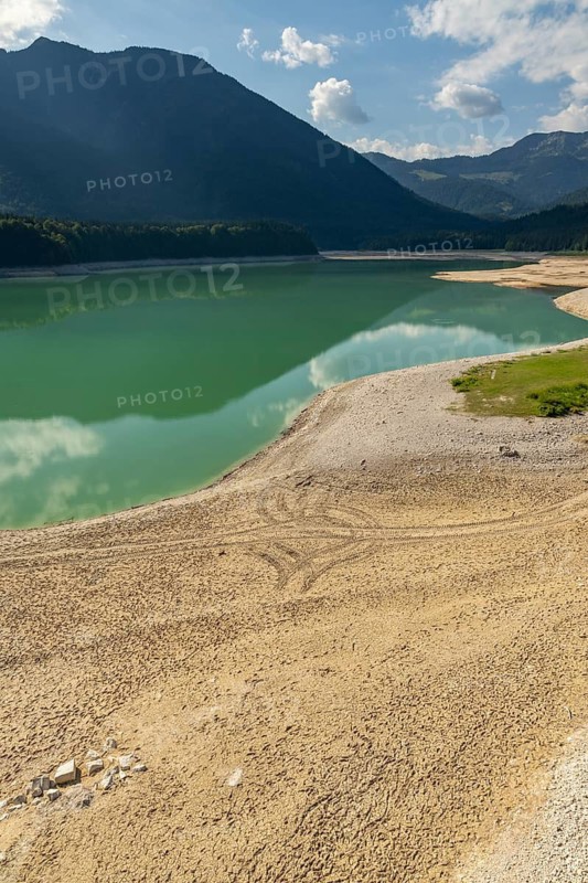 Lake, mountain lake, mountains, reflection, sunny, drought, low water, drought, climate change, back light, August 2026, Sylvenstein Dam, Sylvensteinsee, Isar, Lenggries, Bavarian Alps, Bavaria, Germany