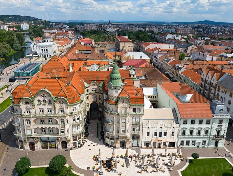 Wide cityscape with decorated buildings and marketplace under blue sky, aerial view, Vulturul Negru, Palace of the Black Eagle, Piata Unirii, Unity Square, Oradea, Oradea, Bihor district, screechland, Transylvania, Romania