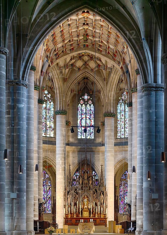 Interior view of choir room, altar, Heilig-Kreuz-Münster, Gmünder Münster, Schwäbisch Gmünd, Baden-Württemberg, Germany