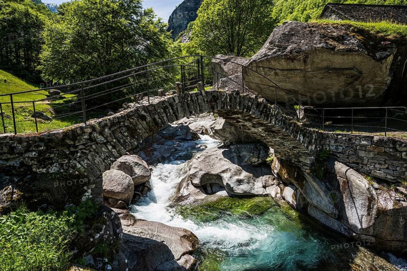 Traditional old stone houses and old stone arch bridge, Splueia Bella, near Foroglio, Val Calnègia, Maggia Valley, Valle Maggia, Canton of Tessin, Switzerland