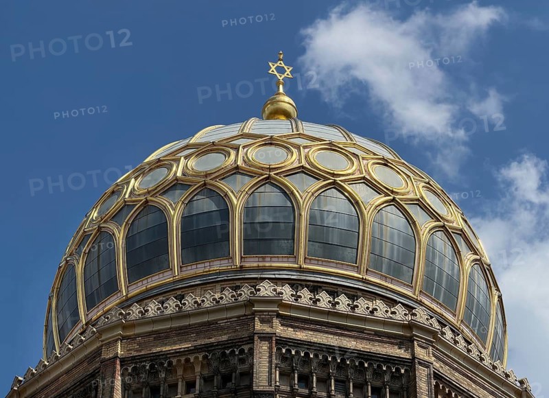 New Synagogue, Centrum Judaicum, Cultural Center, Architects: Eduard Knoblauch, Friedrich August Stüler, Orientalizing Architecture. It was inaugurated in 1866. Formerly the largest Jewish church in the city. 3000 seats. On Kristallnacht from November 9 to 10, 1938, the synagogue was set on fire. Reopened in 1995 after a restoration, but was not reconsecrated. Oranienburger Strasse 28—31, Mitte, Berlin