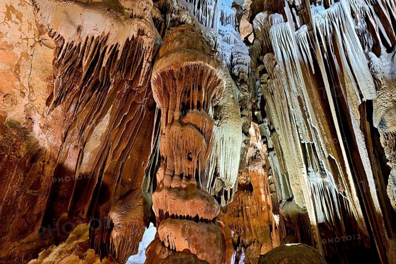 Grotte de la Madeleine, with typical stalactite formations of stalagmites and stalactites, UNESCO World Heritage Site, Saint-Remèze, Ardèche Gorge, Gorges de l'Ardèche, Vallon-Pont-d'Arc, Rhône-Alpes, France