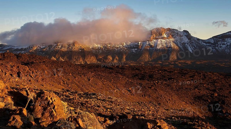 Mirador El Tabonal Negro, FMountains in the evening light with clouds above the peaks creating a warm atmosphere, Teide National Park, Teide National Park, volcano, volcanism, UNESCO World Heritage Site, Tenerife, Canary Islands, Spain