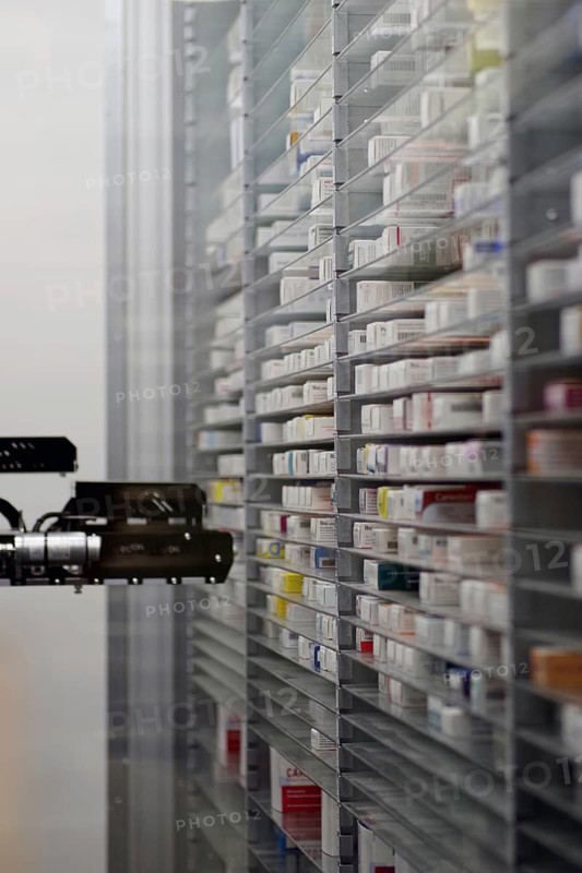 Order picking machine, pharmacy, warehouse, medicines, Germany
