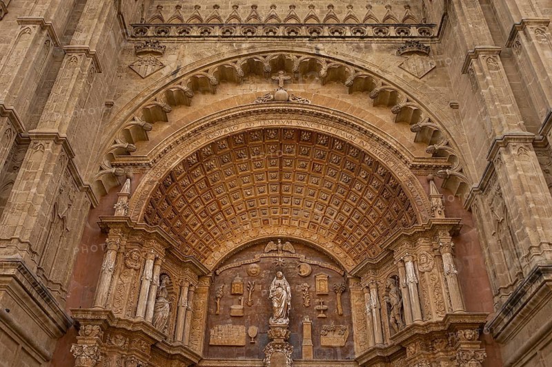 Palma Cathedral, also known as La Seu, is Palma's landmark and is one of the most important Gothic buildings in Europe. It was built from 1229 on the remains of a former mosque and impresses with its huge rose window and its location right by the sea. In the 20th century, Antoni Gaudí redesigned parts of the interior and gave the cathedral additional architectural accents, Palma, Majorca