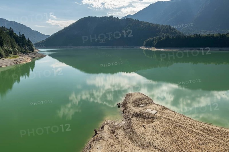 Lake, mountain lake, mountains, reflection, sunny, drought, low water, drought, climate change, back light, August 2026, Sylvenstein Dam, Sylvensteinsee, Isar, Lenggries, Bavarian Alps, Bavaria, Germany