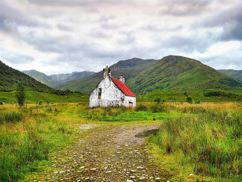 Athnamulloch Bothy cottage in front of renovation, white walls and red roof, historic stone building in secluded countryside, former cottage for shepherds, Affric Kintail Way long-distance hiking trail, Glen Affric, Northwest Highlands, Scotland, Great Britain
