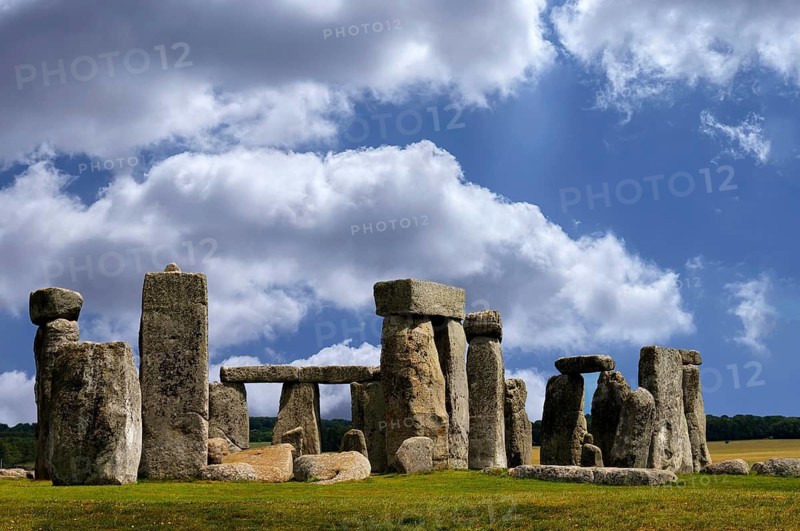 Stonehenge around 3000 BC, a megalithic structure from the Neolithic period, cloudy sky, Wiltshire, southwest England, England, United Kingdom