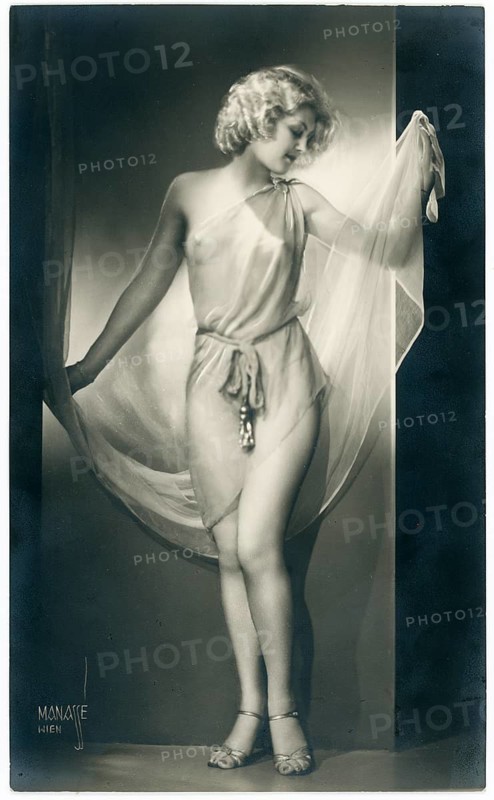 Thora Wells, dancer, Casino de Paris, cabaret, revue, half naked, elegantly dressed woman holding a veil standing in a studio setup, twenties, Studio Manassé, around 1929