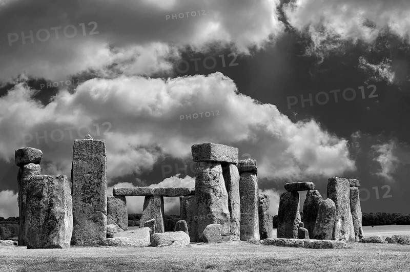 Stonehenge ca. 3000 BC, a megalithic structure from the Neolithic period, cloudy sky, black and white, Wiltshire, Southwest England, England, United Kingdom