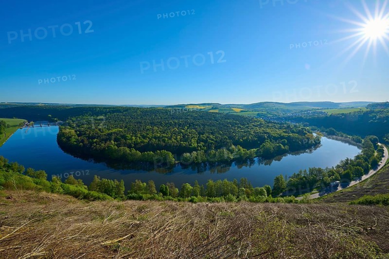 Brilliant sun over an idyllic bend in the river Mainschleife, Urphar, Wertheim, Main Tauber Kreis, Spessart, Lower Franconia, Baden-Württemberg, Germany
