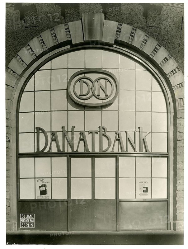 DanatBank, Darmstädter und Nationalbank, Berlin, Mitte, Behrenstr. 68-70, entrance, banking crisis, July 21, 1931, bankruptcy, credit default, losses, global crisis, monumental entrance to Danatbank with stylish sign in old architectural design, Blume Bronce Bau, 1930