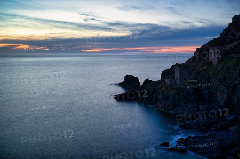 Ruin, Crown Mine engine houses, Botallack Tin Mine, tin mine, tin mine, mining, Pendeen, Trewellard near St Just in Penwith, coast, cliffs, dusk, Cornwall, England, Great Britain, Great Britain