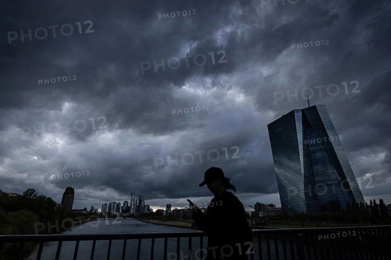 Dark rain clouds in the sky over the European Central Bank (ECB) in Frankfurt am Main, Frankfurt am Main, Hesse, Germany